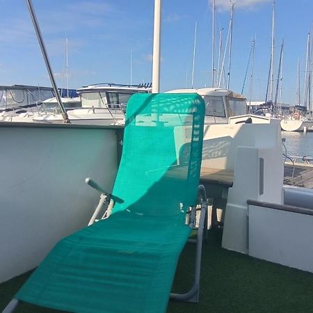Nuit Insolite Sur L'Eau Au Port De Ouistreham Hotel Buitenkant foto