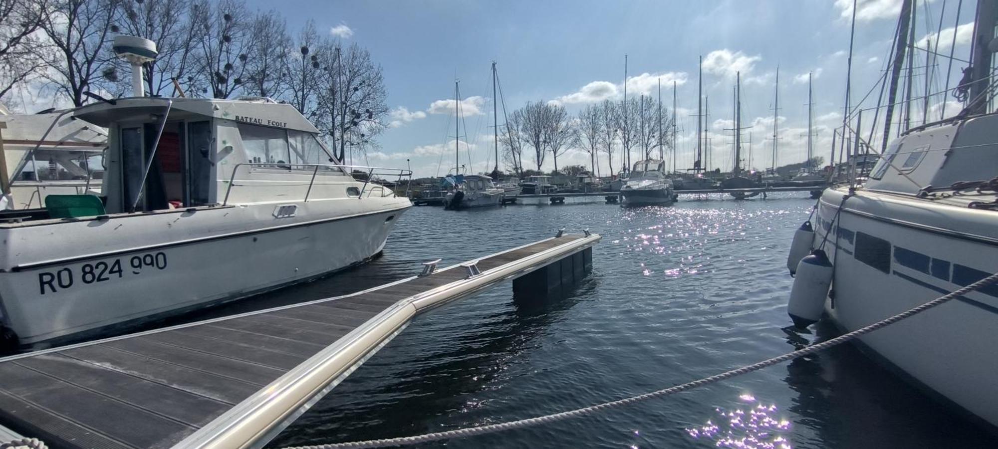 Nuit Insolite Sur L'Eau Au Port De Ouistreham Hotel Buitenkant foto
