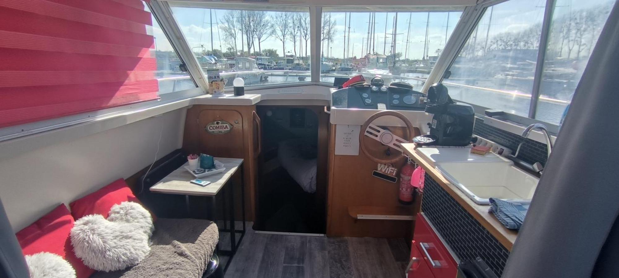 Nuit Insolite Sur L'Eau Au Port De Ouistreham Hotel Buitenkant foto